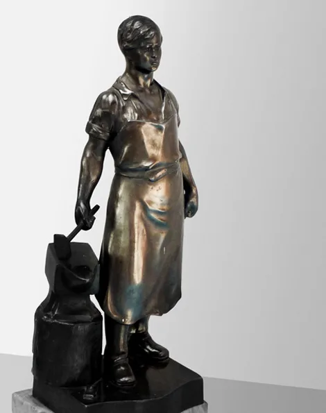 Geschmiedete Figur auf einem Sockel